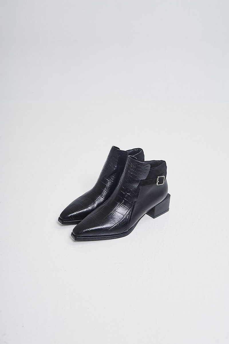 Side buckle pointed toe thick boot black - รองเท้าบูทสั้นผู้หญิง - หนังแท้ สีดำ