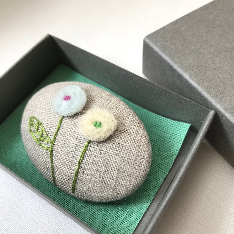 Brooch / The Comforting - Brooches - Cotton & Hemp Green