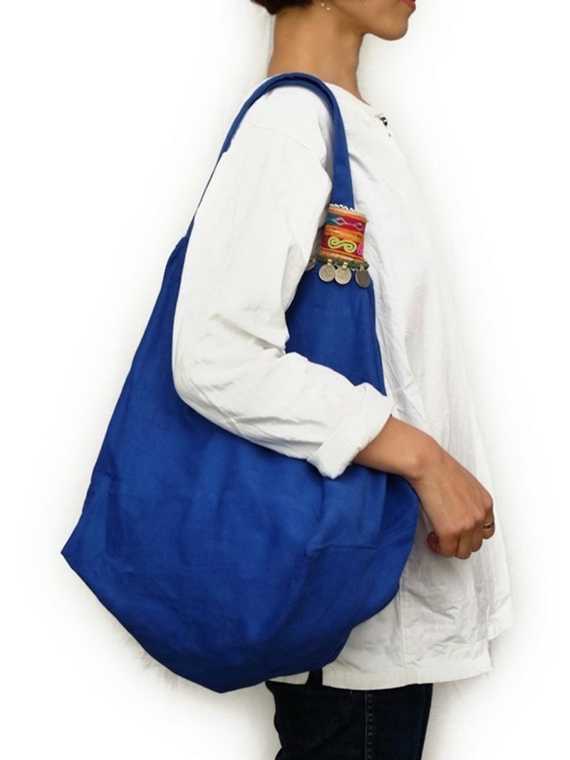 OMAKE Original 阿富汗綴飾焦糖包 藍 - 手提包/手提袋 - 棉．麻 藍色