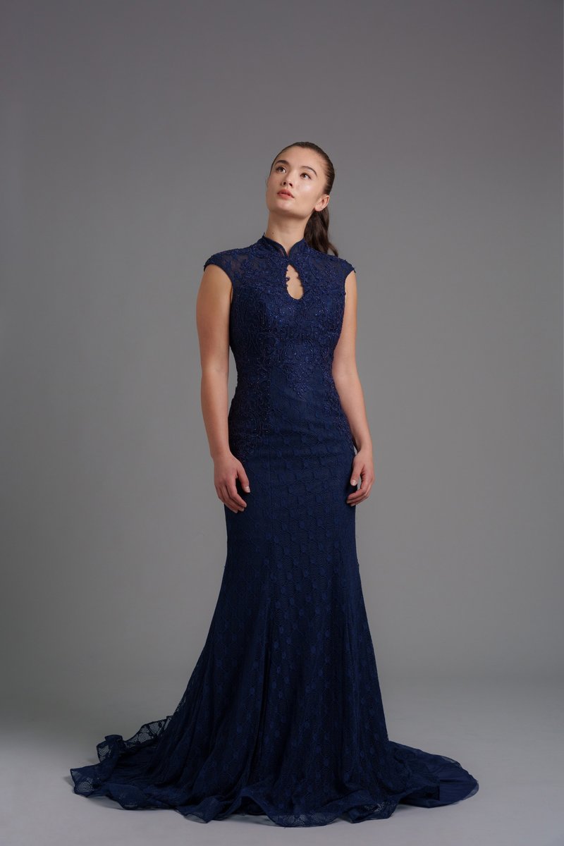 Blue Anthurium Keyhole Bridal Qipao - กี่เพ้า - วัสดุอื่นๆ สีน้ำเงิน