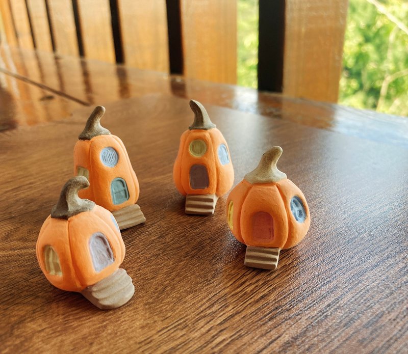 Healing small ceramic small pumpkin house custom - ของวางตกแต่ง - ดินเผา สีส้ม