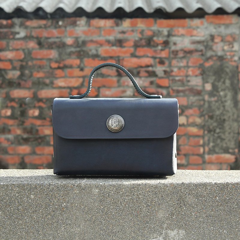 Dark Blue X Wood Brown Contrast Cowhide Small Square Bag - กระเป๋าคลัทช์ - หนังแท้ สีน้ำเงิน