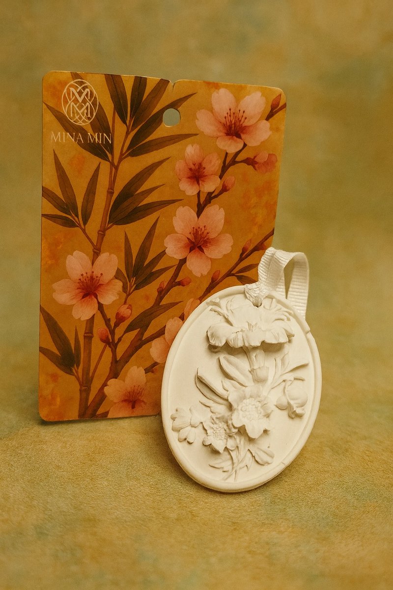 Bamboo and Cherry Blossom Air Freshener - 香氛/精油/擴香 - 陶 白色