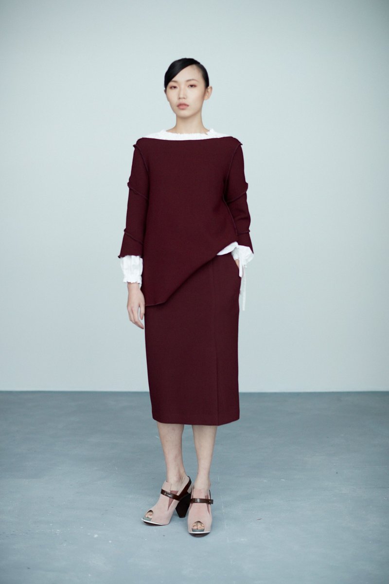 Spiral Sleeve One-Neck Top - เสื้อผู้หญิง - เส้นใยสังเคราะห์ สีแดง