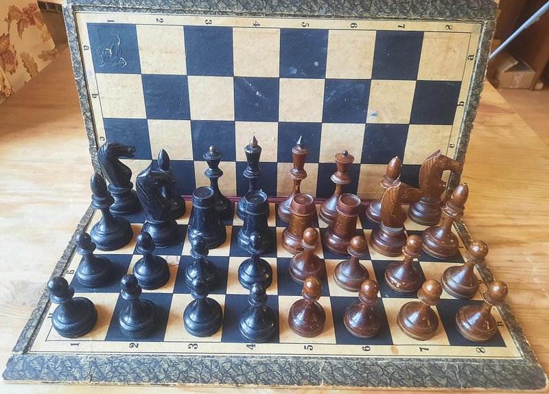 Leningrad schoolboy SHKOLNIK Soviet chess set 1930s – old chess set made in USSR - 桌遊/卡牌 - 木頭 