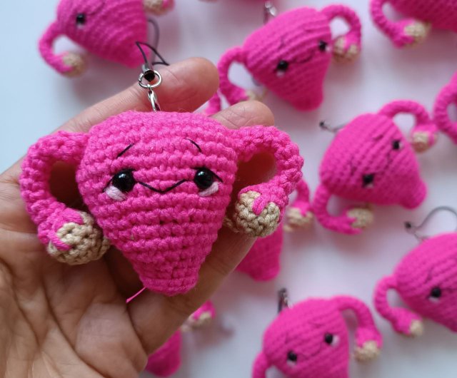 た*や様 ピンクドーナツさんの編みぐるみキーホルダー〇 た*や様 ピンクドーナツさんの編みぐるみキーホルダー〇