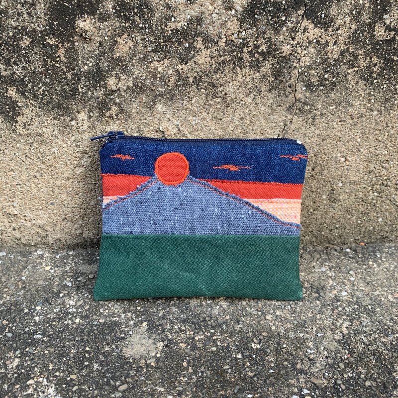 Small Zipper Bag-Sunset and Moonrise at Qilai Nanhua - กระเป๋าใส่เหรียญ - วัสดุอื่นๆ สีส้ม