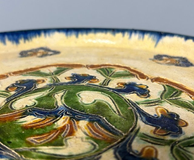 中国陶器　遼時代　遼三彩 遼三彩印花文方盤 - 常盤山文庫