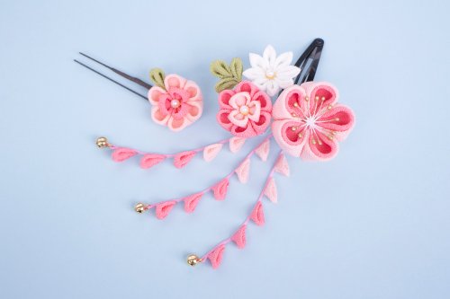 がま口付♪ 可愛いピンクの花柄グラニーバッグ つまみ細工風ブローチがワンポイント がま口付♪ 可愛いピンクの花柄グラニーバッグ つまみ細工風