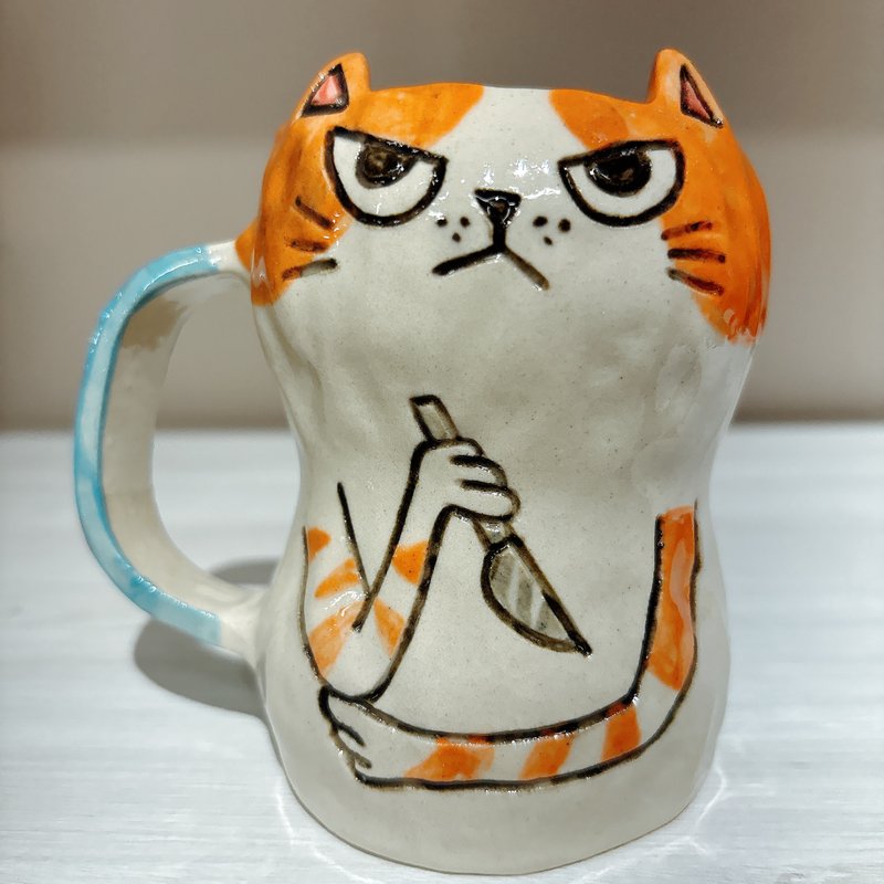 Whose cat should be operated on? Hold the pottery cup with your hands - Mugs - Pottery 