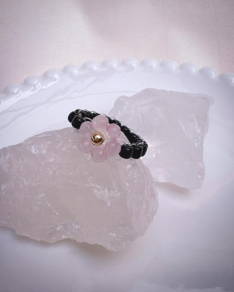 C&W natural pink crystal Japanese rice beads flower hand-beaded shank ring - แหวนทั่วไป - หยก สีเงิน