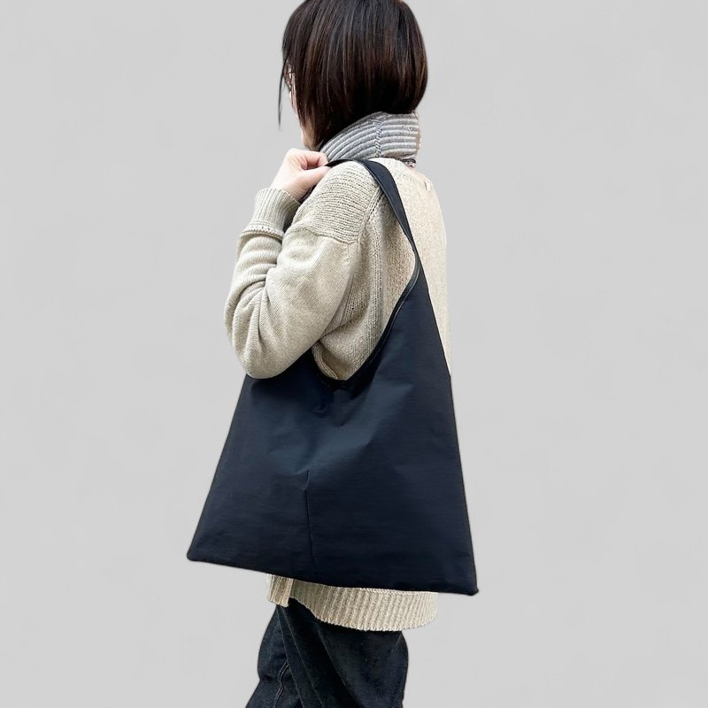 オオカミ少年　ブラック　KONBU　撥水加工ナイロン素材ワンショルダーバッグ - 側背包/斜背包 - 尼龍 黑色
