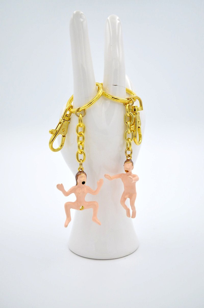 TIMBEE LO Metallic Gold-plated Brown Haired Flesh Adam and Eve Keychain - ที่ห้อยกุญแจ - โลหะ สีทอง