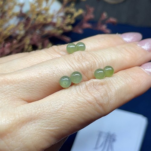 翡翠輕珠寶．新中式飾物  㻩(jade jewelry) 【茉莉茶凍】冰透黃綠雙色翡翠圓珠18K金耳釘