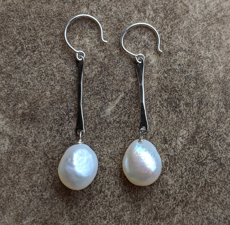 Sterling Silver Baroque Pearl Earrings - ต่างหู - ไข่มุก 