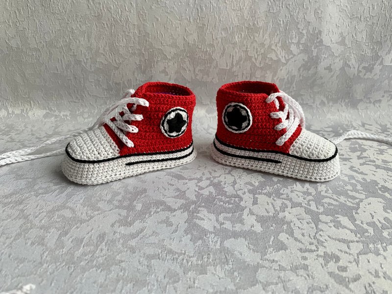 Baby Booties Crochet Converse Unisex Crochet Baby Booty Shoe Shower Gift newborn - รองเท้าเด็ก - ผ้าฝ้าย/ผ้าลินิน สีแดง