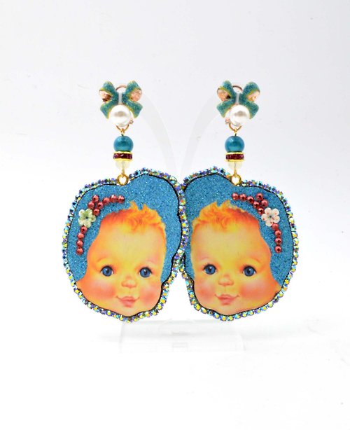 TIMBEE LO shop 小嬰兒娃娃頭木片綴水晶裝飾閃閃耳環