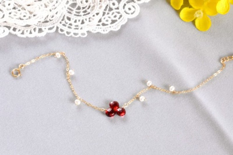Rhodolite Garnet x Pearl Bracelet - ต่างหู - เครื่องเพชรพลอย 