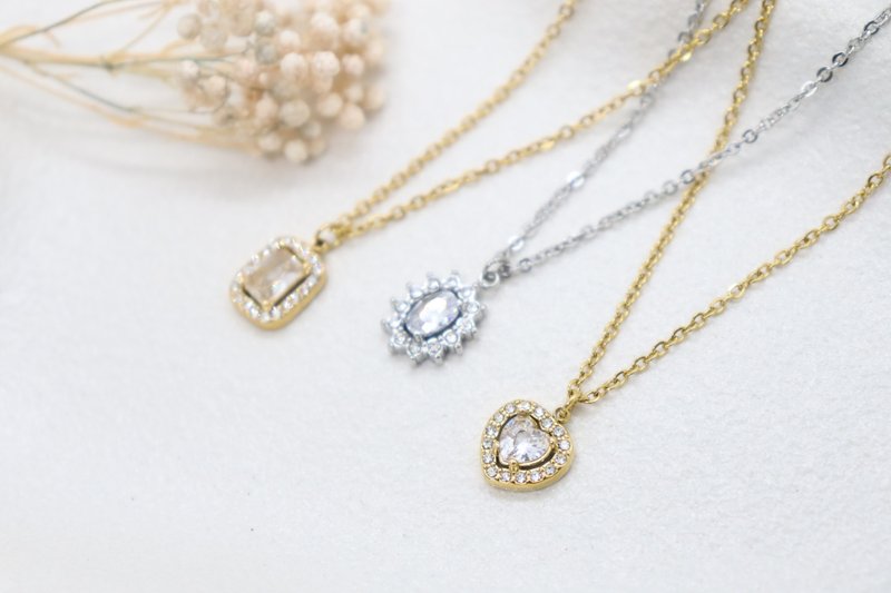 (Surgical Steel) Dainty Heart Cubic Zirconia Stone Necklace Oval Charm Necklace - 項鍊 - 不鏽鋼 銀色