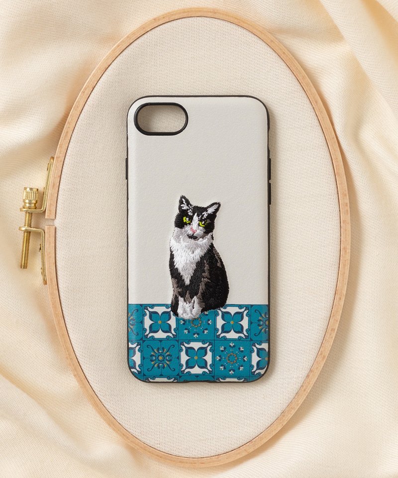 3D Embroidery Smartphone Case iPhone SE / 7/8 PBAT PU Leather Cat x Light Gray - เคส/ซองมือถือ - เส้นใยสังเคราะห์ หลากหลายสี