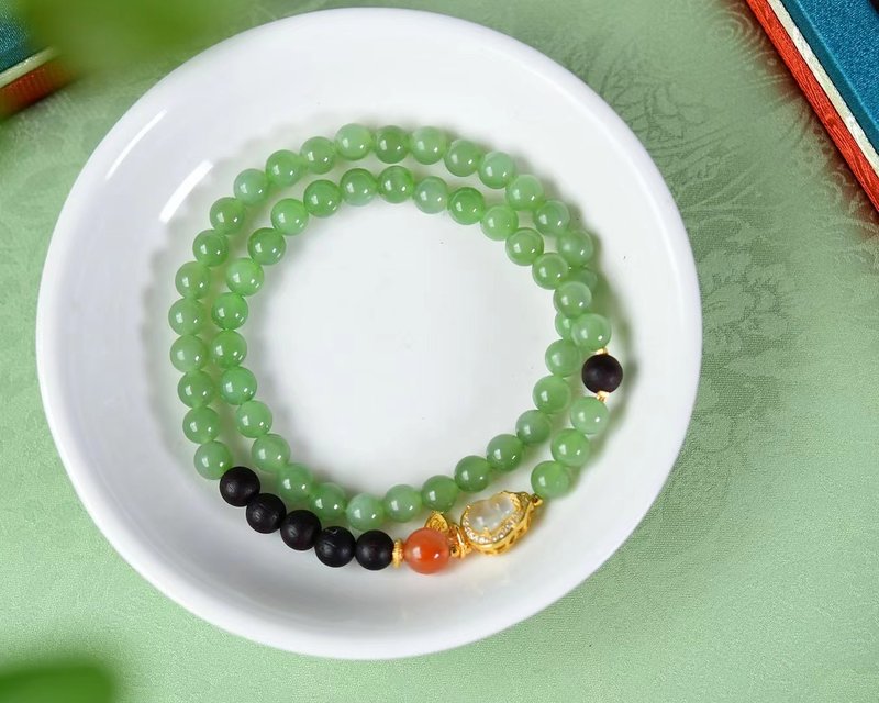 Natural cat's eye jasper apple green agarwood double circle bracelet jasper agarwood design play bracelet - สร้อยข้อมือ - หยก 