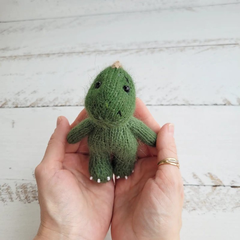 Knitted stuffed Dinosaur/ Dragon small stuffed toy - 公仔模型 - 羊毛 綠色