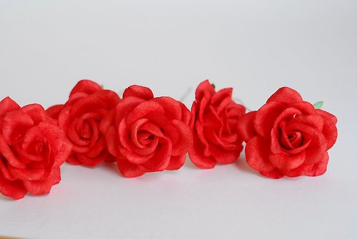 makemefrompaper Paper Flower, 25 pieces mulberry rose size 3.5 cm. curve petals, red color
