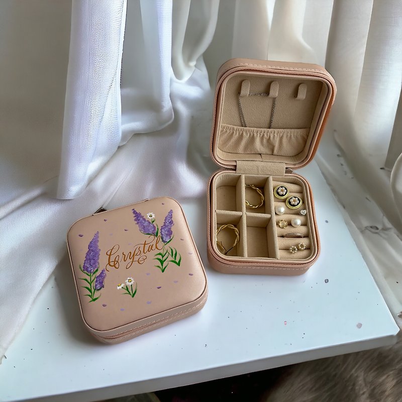Sister bridesmaid gift, elegant and generous jewelry box with custom name, hand-painted lavender - ต่างหู - หนังเทียม สึชมพู