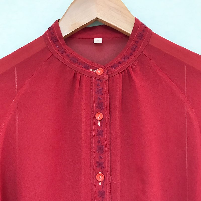 古著上衣 / 玫瑰紅刺繡小立領長袖襯衫 - 恤衫 - 聚酯纖維 紅色