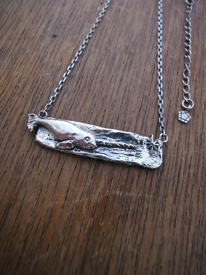 Narwhal Silver necklace looking up at the stars - สร้อยคอ - โลหะ 