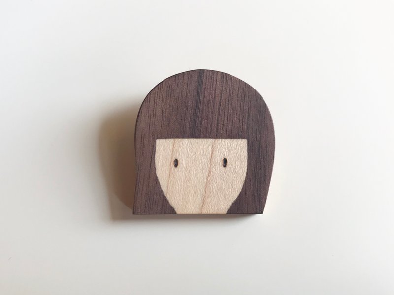 Wooden inlay brooch Girl A - เข็มกลัด - ไม้ สีนำ้ตาล