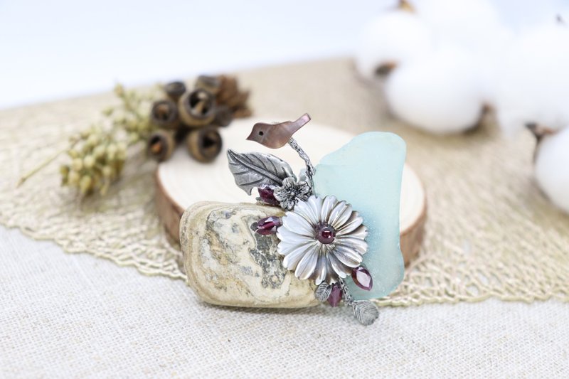 Little Bird Natural Stone Handmade Unique Brooch - 胸針 - 石頭 