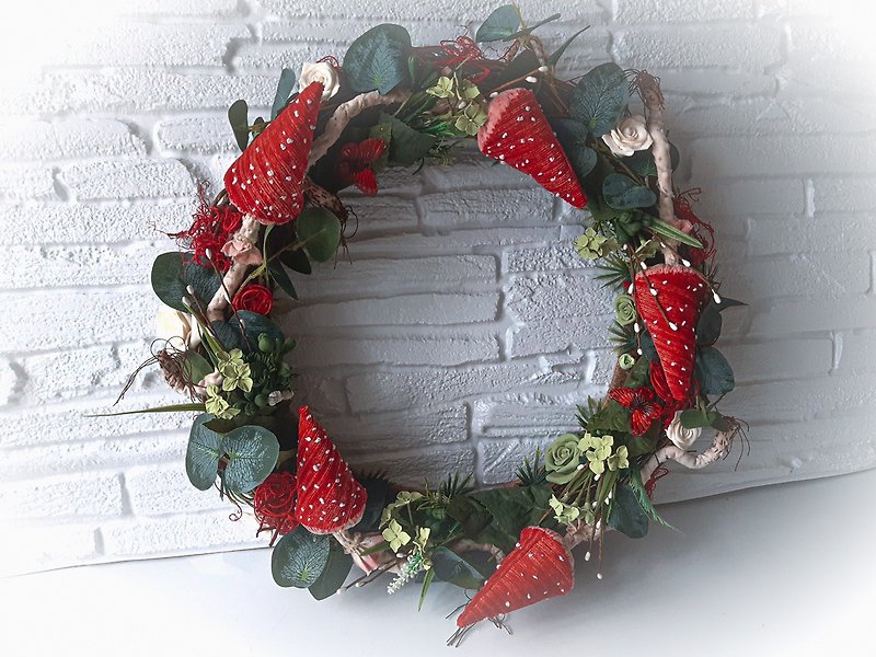 Wreath with fly agarics and flowers.Wreath for front door.Handmade Table decor. - ตกแต่งผนัง - พืช/ดอกไม้ สีแดง