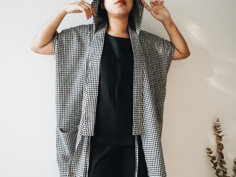 Jinbei kasa without sleeve black gingham linen - Unisex Hoodies & T-Shirts - Cotton & Hemp Black