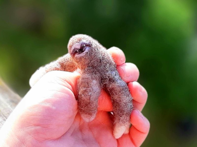 Lazy little sloth ornaments handmade wool healing small needle felted miniatures - Stuffed Dolls & Figurines - Wool Khaki