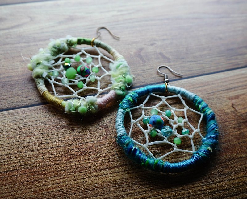 Handmade Dreamcatcher Earrings - ต่างหู - ผ้าไหม สีเขียว