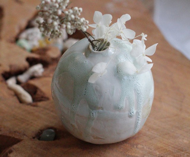 陶器製の滝と山の花瓶 陶器製の滝と山の花瓶