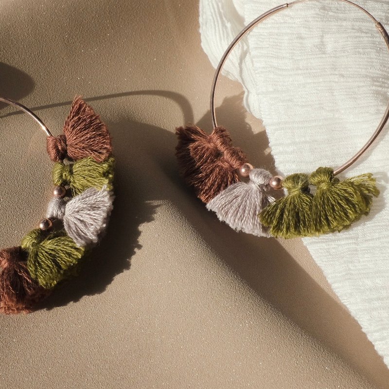 Bright brownie tassels hoop earring pinkgold plated - 耳環/耳夾/耳骨夾 - 其他金屬 咖啡色