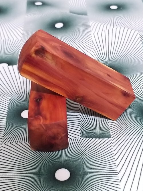 臺灣檜木工藝坊 臺灣龍柏8分印章 閃花 8*2.4cm正方