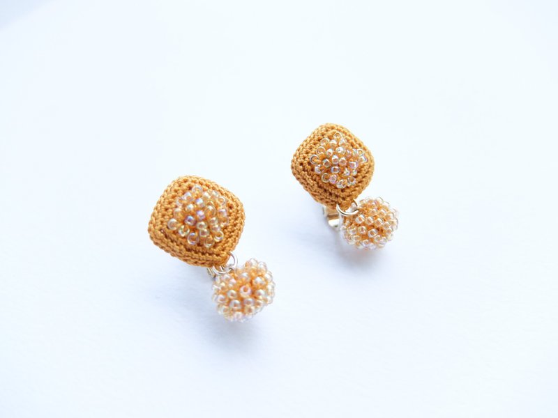 Dripping Sparkle Earrings/ Clip-On Mustard Color - ต่างหู - ผ้าฝ้าย/ผ้าลินิน สีเหลือง