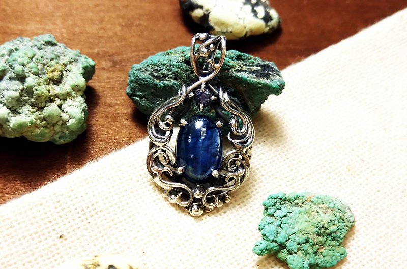 [Gem series] dark blue kyanite design fall - Necklaces - Gemstone Blue