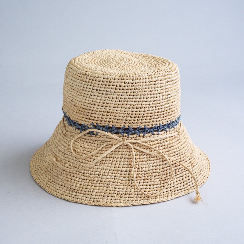 Raffia hand-knitted hat / natural blue - หมวก - วัสดุอื่นๆ 