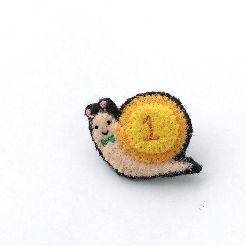 Graduation Gift First Little Snail Badge Yellow - Badges & Pins - Other Materials Yellow