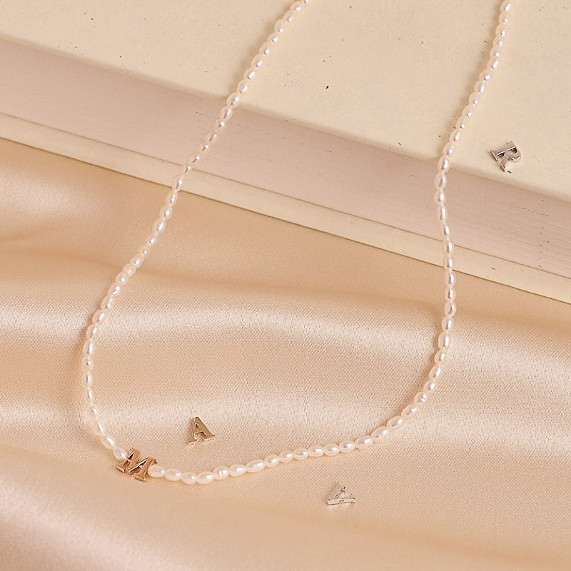 [Eir Series] Mily Pearl Necklace Customized Alphabet Rice Pearl Customized Necklace - สร้อยคอ - ไข่มุก ขาว