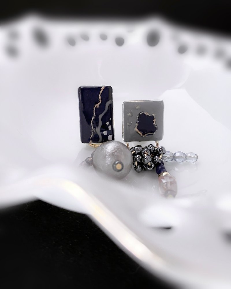 Nice navy design Clip-On/pierced earrings - Earrings & Clip-ons - Plastic Blue