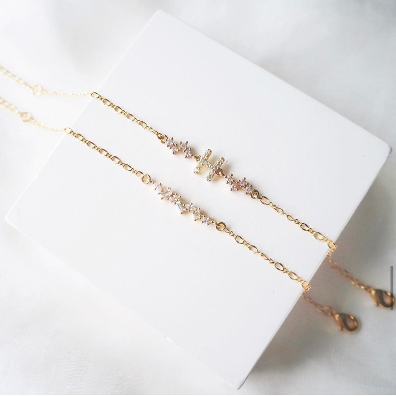 Sister Gift Birthday Gift Noble Simple English Alphabet Bracelet Set Customization - สร้อยข้อมือ - โลหะ ขาว