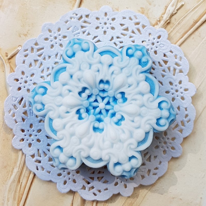 Snowflake 18001, Handmade Soap Scented with Jo Malone Pear and Freesia - สบู่ - วัสดุอื่นๆ สีน้ำเงิน