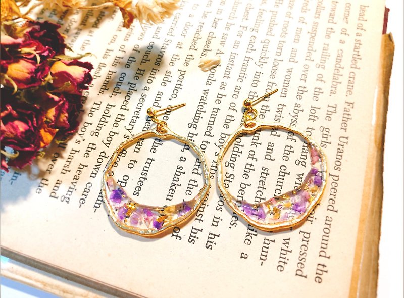 Leaf Design / Violet Everlasting Garden-Japanese Resin Handmade Earrings - Earrings & Clip-ons - Resin Gold