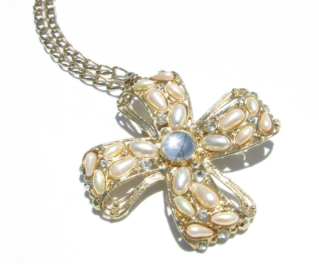 ☆70s Vintage gold tone rhinestone × pearl parts ribbon motif pendant top u0026  brooch - maanasnews.com