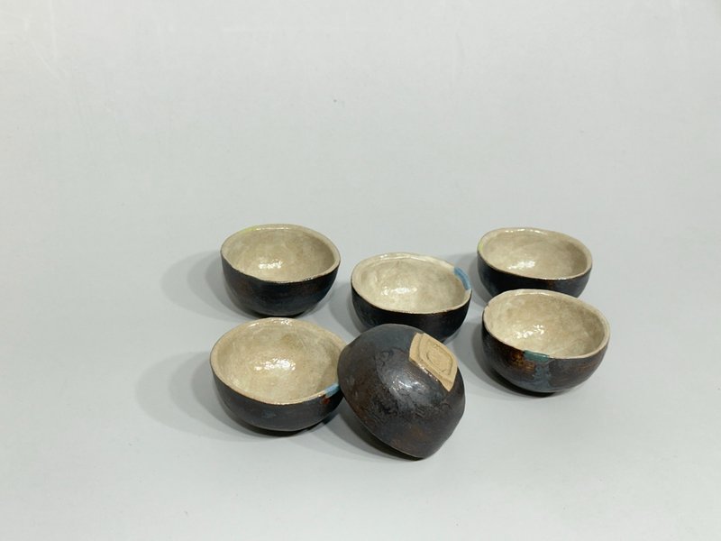 A set of small black cups - ถ้วย - ดินเผา 